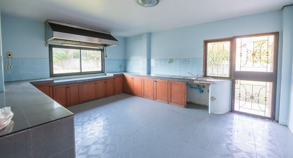 For sale 6 bedrooms house in Sattahip, Chonburi