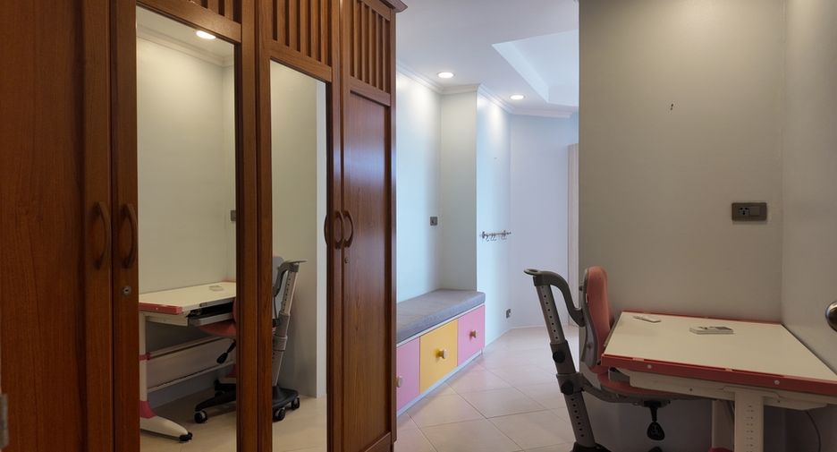 For sale 2 bedrooms condo in Jomtien, Pattaya