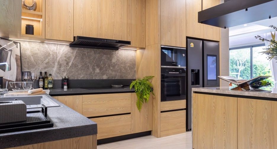 Casa en venta de 4 habitaciones en Bang Lamung, Chonburi