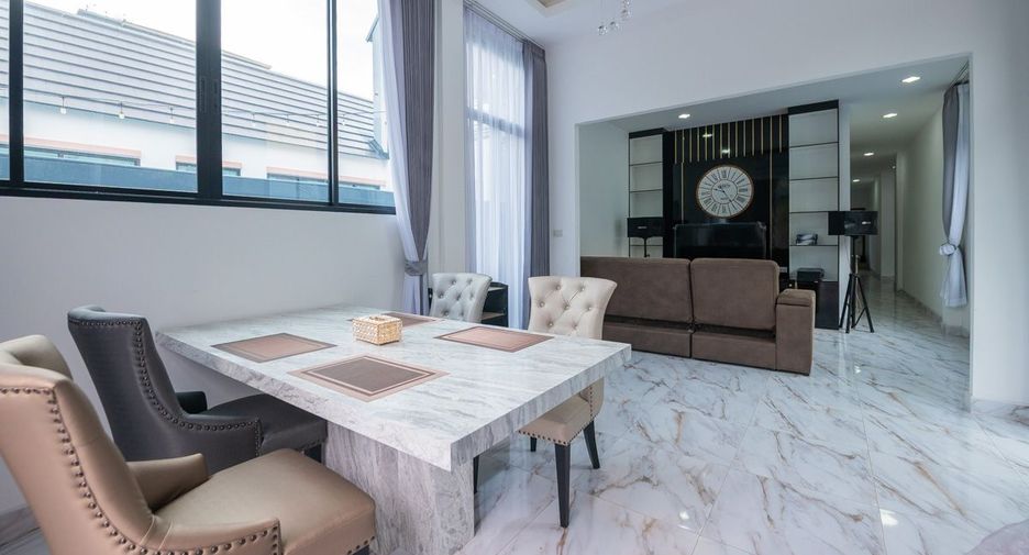 For sale 4 bedrooms house in Bang Lamung, Chonburi