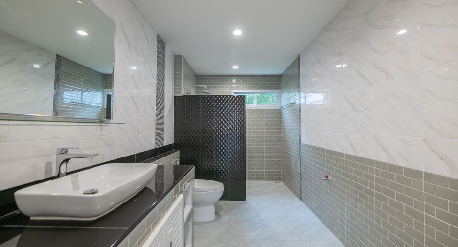 For sale 6 bedrooms house in Bang Lamung, Chonburi