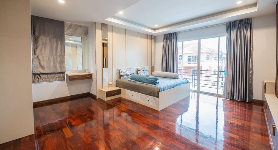 For sale 6 bedrooms house in Bang Lamung, Chonburi