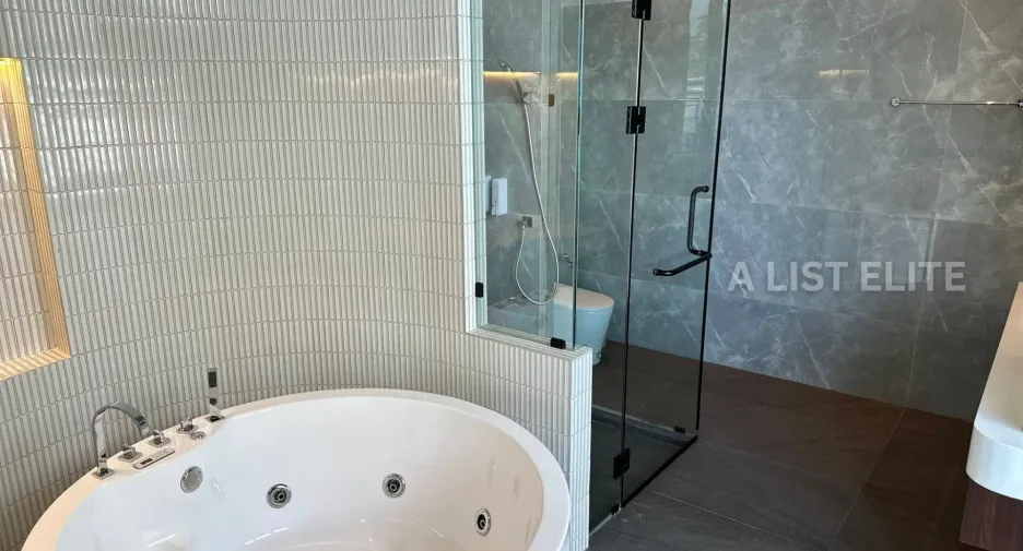 Casa en alquiler de 6 habitaciones en Bang Lamung, Chonburi
