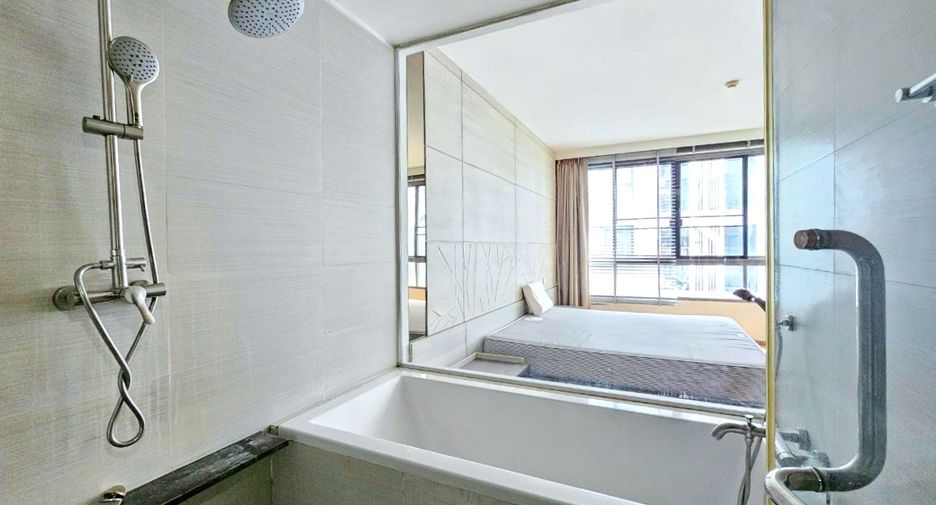 For rent 2 bedrooms condo in Khlong Toei, Bangkok