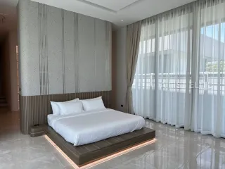 Haus zur Miete mit 6 Zimmer in Bang Lamung, Chonburi