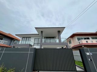 Haus zum Kauf mit 5 Zimmer in Bang Lamung, Chonburi