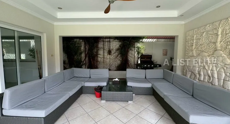 Haus zur Miete mit 6 Zimmer in Bang Lamung, Chonburi