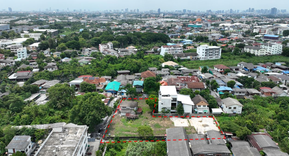 For sale 3 bedrooms house in Taling Chan, Bangkok