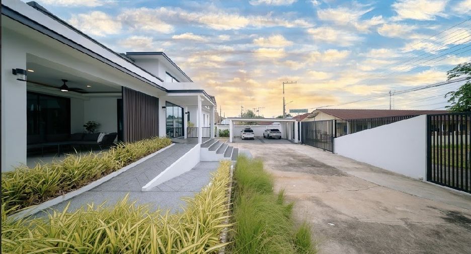 Casa en venta de 4 habitaciones en Bang Lamung, Chonburi