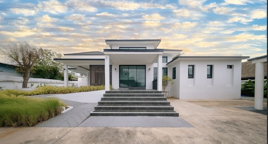Casa en venta de 4 habitaciones en Bang Lamung, Chonburi