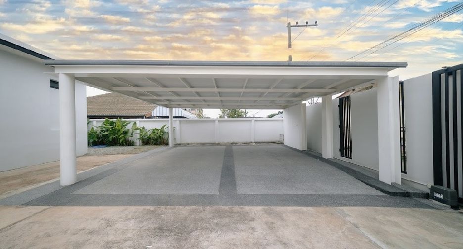 Casa en venta de 4 habitaciones en Bang Lamung, Chonburi