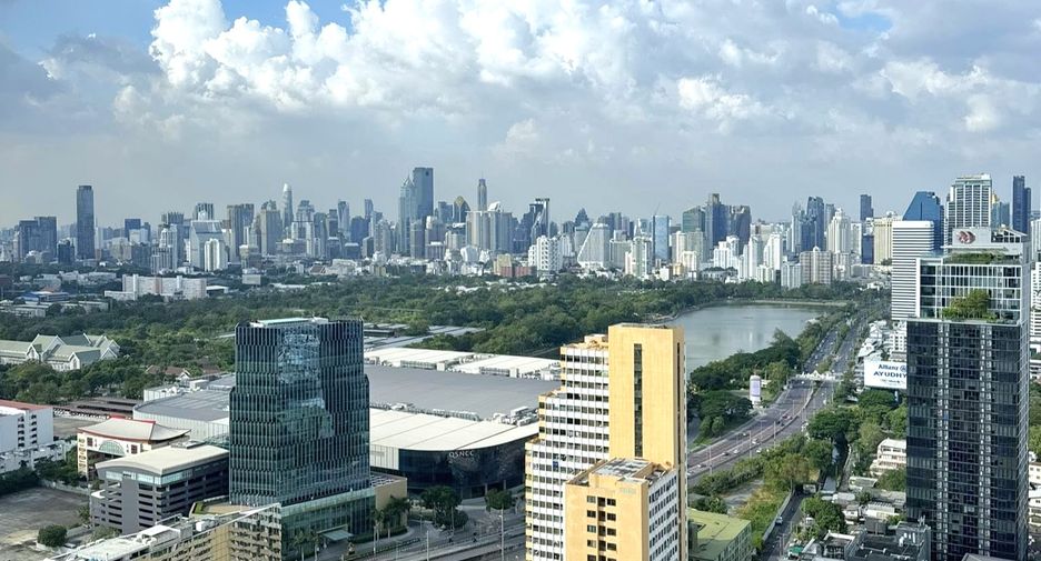 For rent 2 bedrooms condo in Khlong Toei, Bangkok