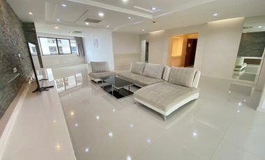 For rent 3 bedrooms condo in Khlong Toei, Bangkok
