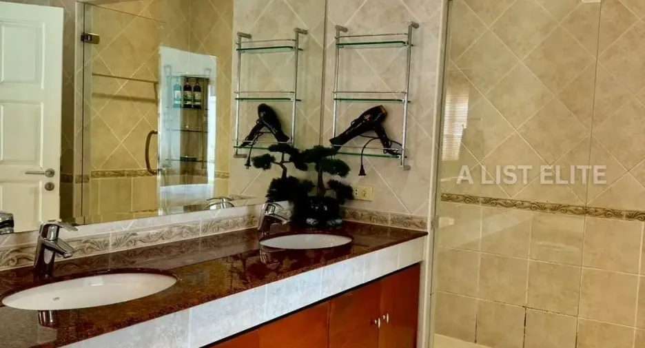 For rent 6 bedrooms house in Bang Lamung, Chonburi