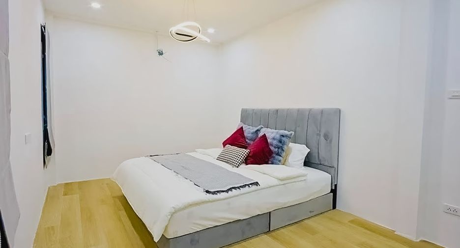 For sale 2 bedrooms townhouse in Bang Lamung, Chonburi