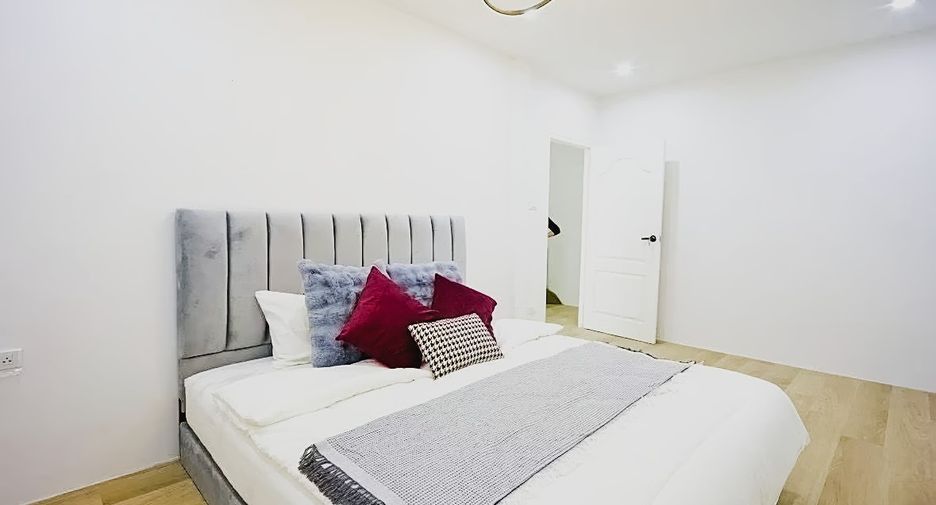 For sale 2 bedrooms townhouse in Bang Lamung, Chonburi