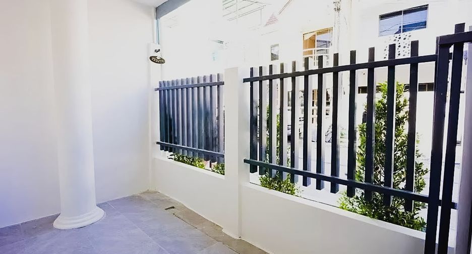 For sale 2 bedrooms townhouse in Bang Lamung, Chonburi