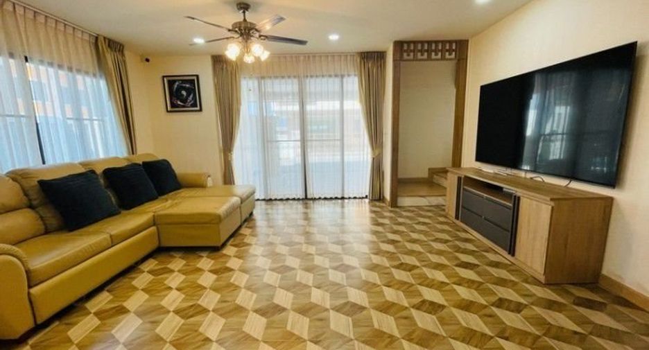 For sale 4 ベッドルーム house in Bang Lamung, Chonburi