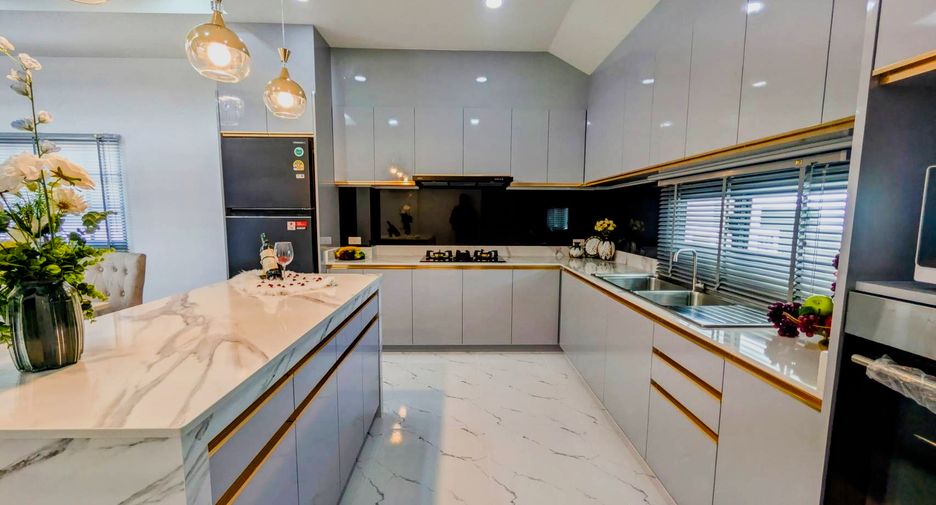 Haus zum Kauf mit 5 Zimmer in Bang Lamung, Chonburi