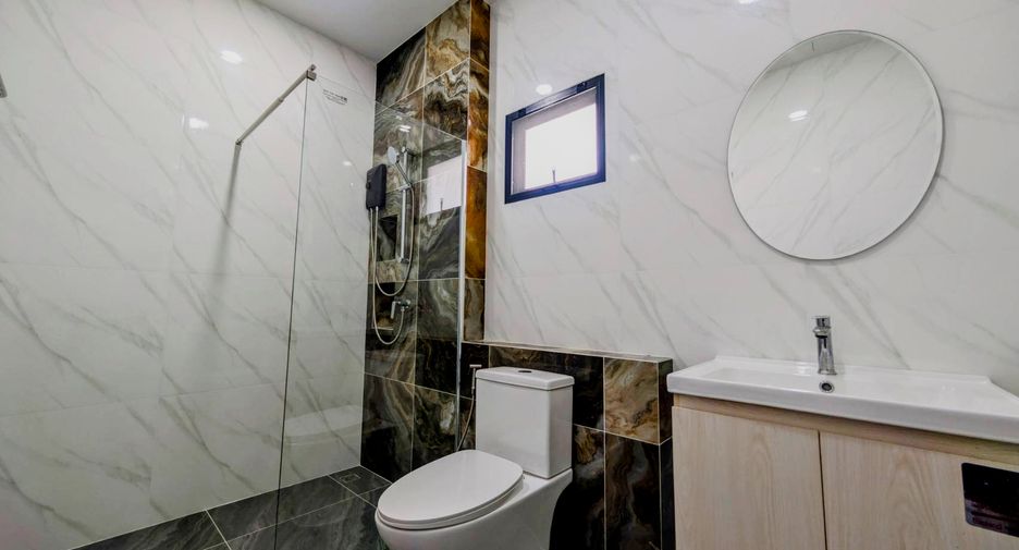 Haus zum Kauf mit 5 Zimmer in Bang Lamung, Chonburi