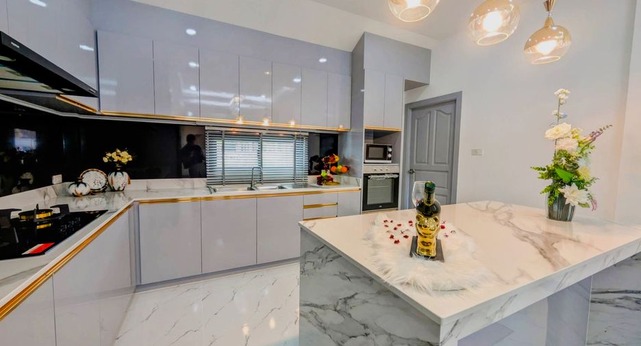 Haus zum Kauf mit 5 Zimmer in Bang Lamung, Chonburi