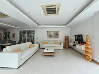 Haus zur Miete mit 3 Zimmer in Bang Lamung, Chonburi