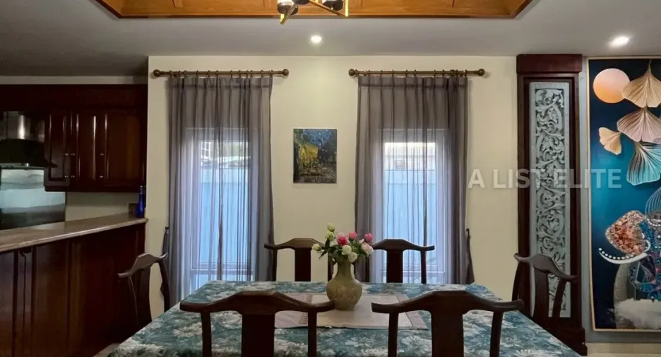 Casa en alquiler de 5 habitaciones en Bang Lamung, Chonburi