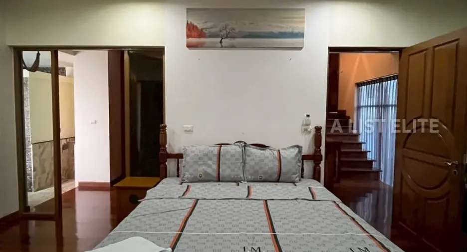Casa en alquiler de 5 habitaciones en Bang Lamung, Chonburi