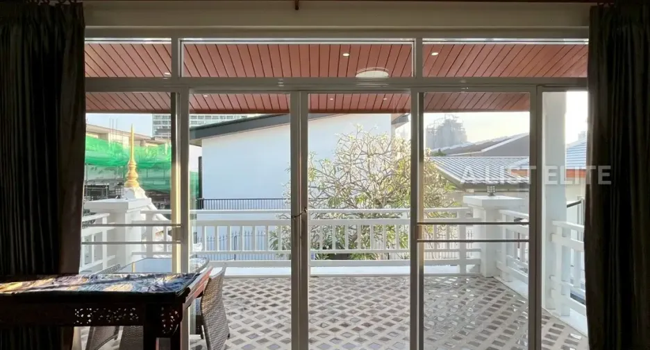 Casa en alquiler de 5 habitaciones en Bang Lamung, Chonburi