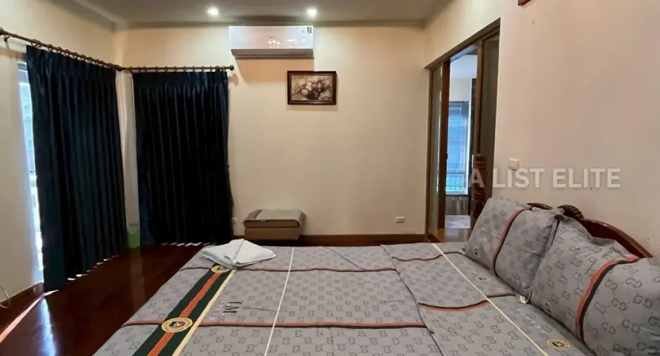 Casa en alquiler de 5 habitaciones en Bang Lamung, Chonburi