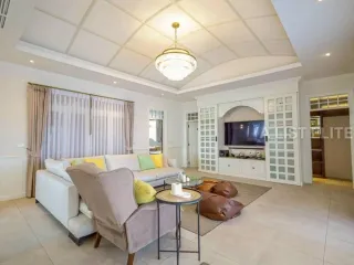 Haus zur Miete mit 5 Zimmer in Bang Lamung, Chonburi