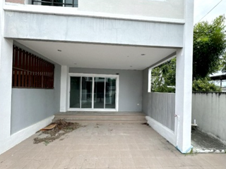 For sale 3 ベッドルーム townhouse in Bang Lamung, Chonburi