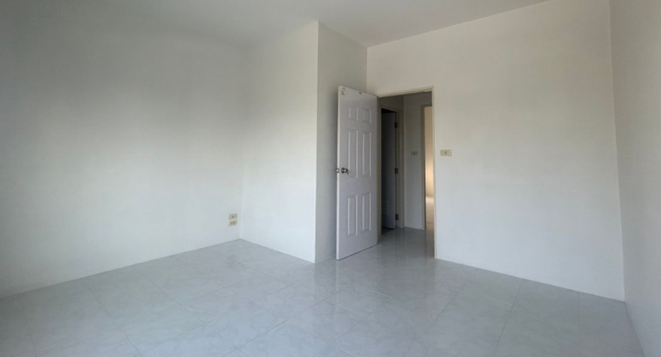 For sale 3 bedrooms townhouse in Phan Thong, Chonburi