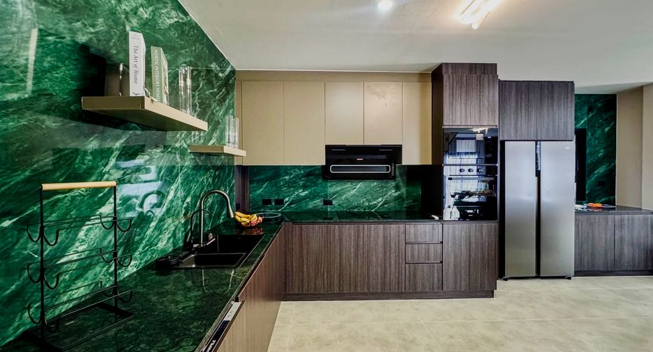 For sale 5 bedrooms house in Bang Lamung, Chonburi