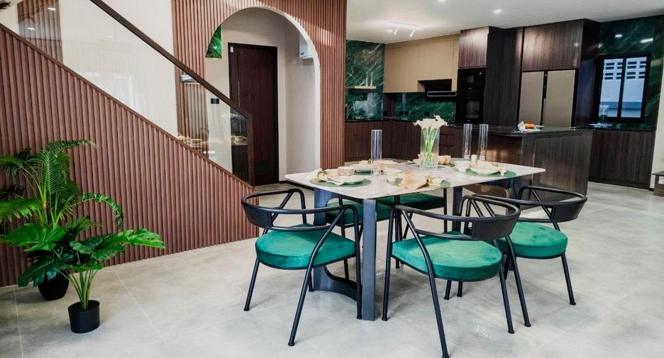For sale 5 bedrooms house in Bang Lamung, Chonburi