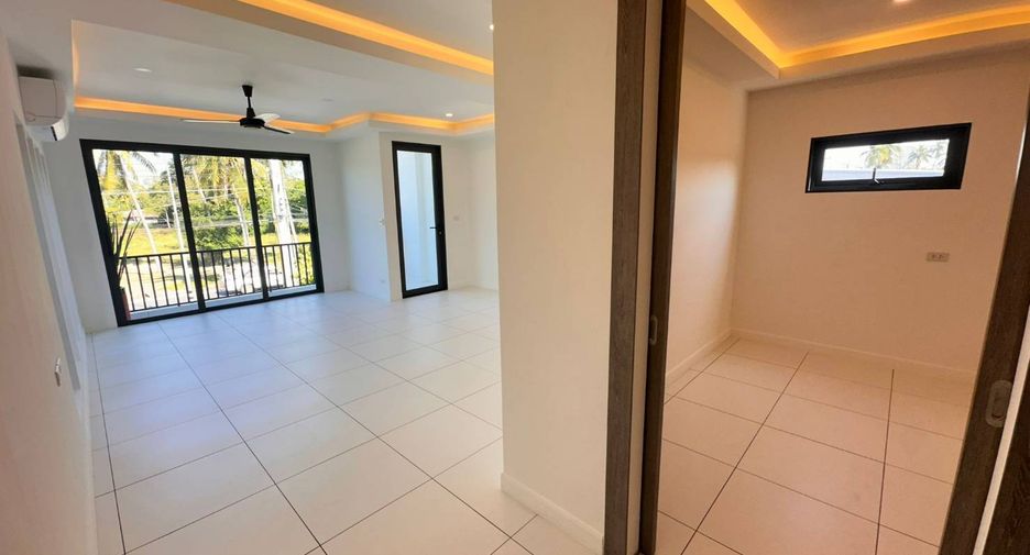 For sale 3 bedrooms townhouse in Bang Lamung, Chonburi