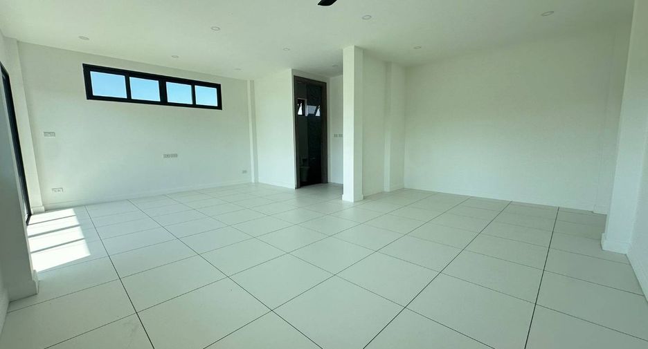 For sale 3 bedrooms townhouse in Bang Lamung, Chonburi