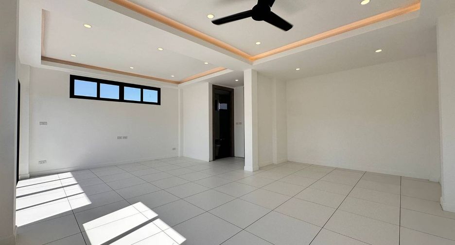 For sale 3 bedrooms townhouse in Bang Lamung, Chonburi