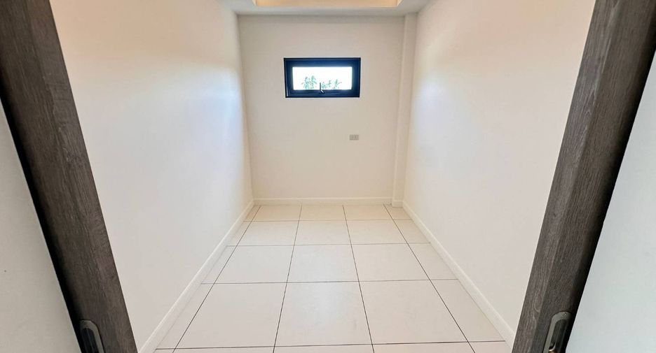 For sale 3 bedrooms townhouse in Bang Lamung, Chonburi