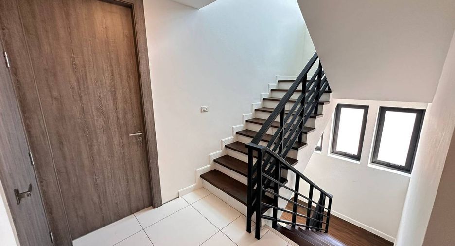 For sale 3 bedrooms townhouse in Bang Lamung, Chonburi