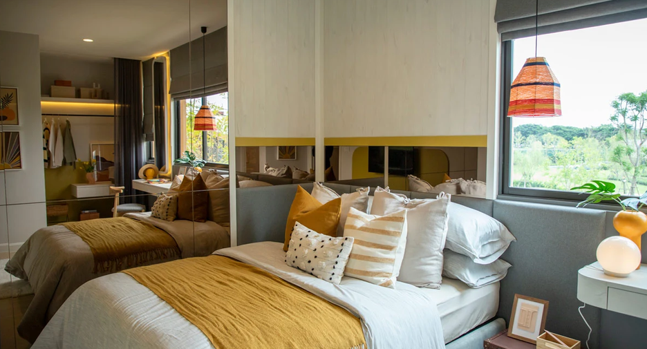 For sale 4 bedrooms townhouse in Bang Sao Thong, Samut Prakan