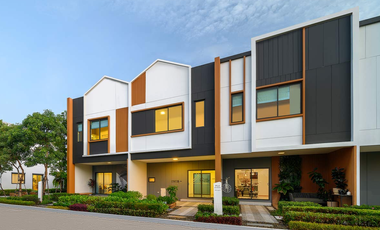 Casa adosada en venta de 4 habitaciones en Bang Sao Thong, Samut Prakan