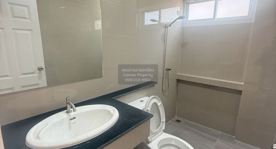 For sale 2 bedrooms townhouse in Phasi Charoen, Bangkok