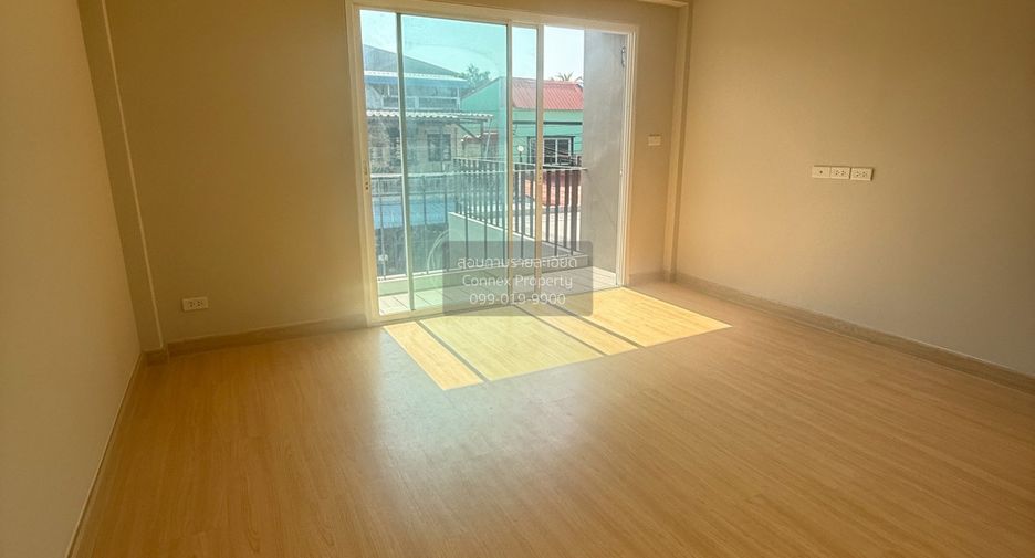 For sale 2 bedrooms townhouse in Phasi Charoen, Bangkok