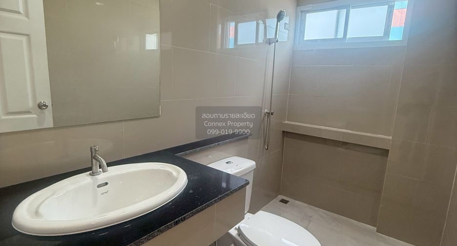 For sale 2 bedrooms townhouse in Phasi Charoen, Bangkok