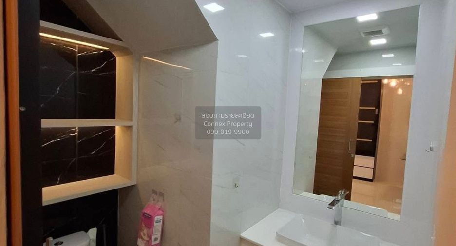 For sale 3 bedrooms townhouse in Chatuchak, Bangkok