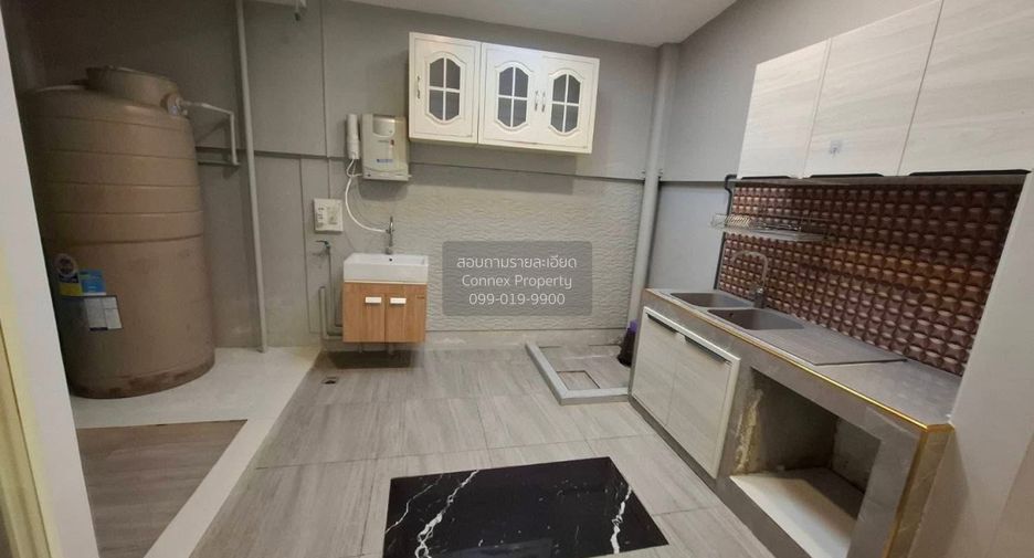 For sale 3 bedrooms townhouse in Chatuchak, Bangkok
