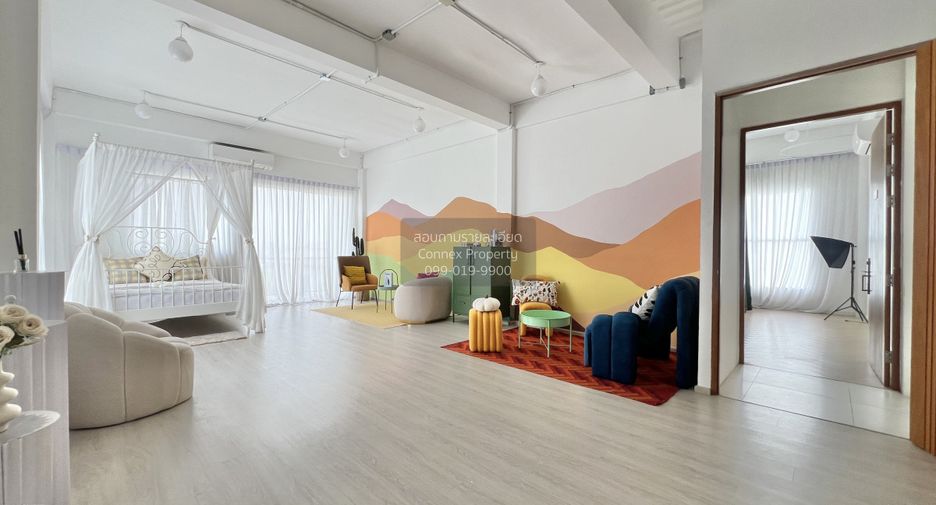 Haus zum Kauf mit 7 Zimmer in Khan Na Yao, Bangkok