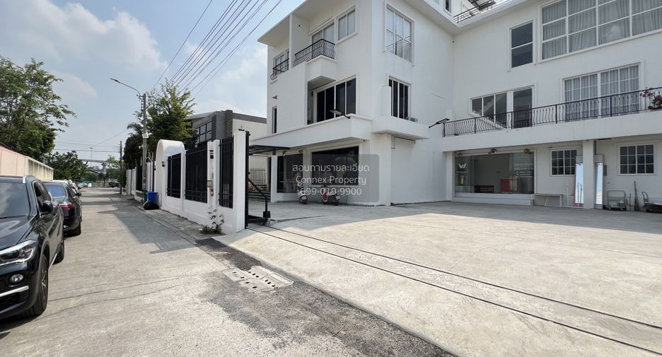 Haus zum Kauf mit 7 Zimmer in Khan Na Yao, Bangkok