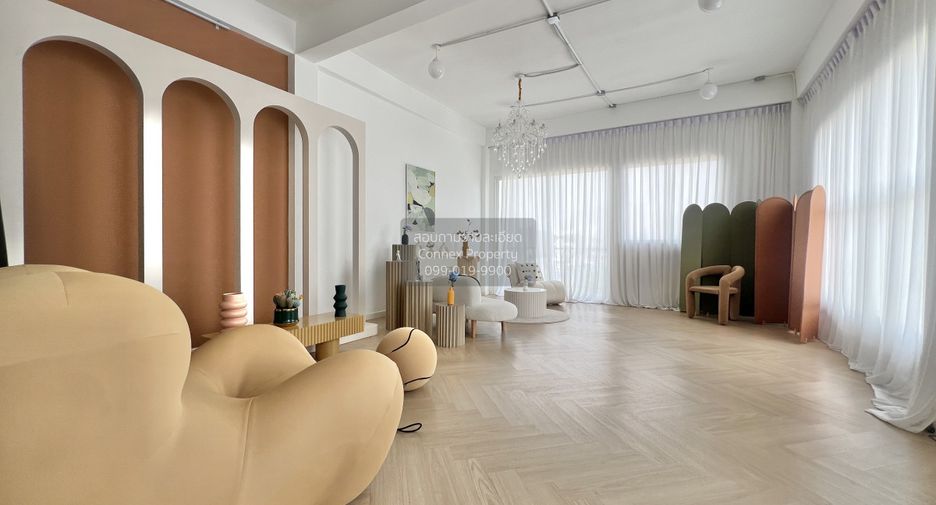 Haus zum Kauf mit 7 Zimmer in Khan Na Yao, Bangkok